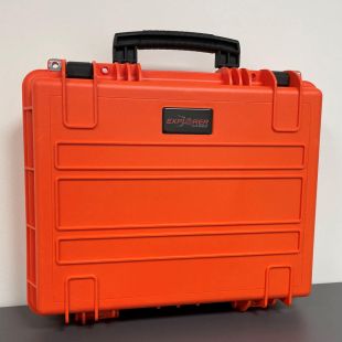 Oransje stor explorercase front med logo